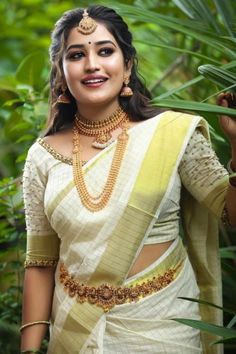 Hairstyle For Kerala Saree Look, Simple Bridal Look Kerala Hindu, Hairstyle For Kerala Bride, Temple Wedding Look Kerala, Simple Hindu Bride Kerala, Kerala Traditional Hairstyles, Kerala Bride Photoshoot, Kerala Saree Hairstyles Simple, Kerala Hairstyles For Saree