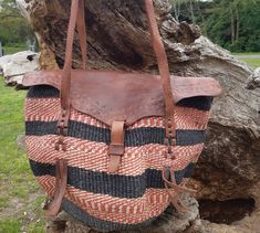 These individually woven colourful bags were woven  by women in certain regions of Kenya https://en.wikipedia.org/wiki/Kiondo. The weaving skills were handed down from mothers and grandmothers. This bag has interwoven hues of red, beige, pink and green. This bag is unique and is the only one of it's kind in the world. Colours change in different lights. Colorful Bags, Unique Bags, Crochet Handbags, Beach Holiday, Different Light, Kenya, Purses And Handbags, Soft Leather, Pink And Green