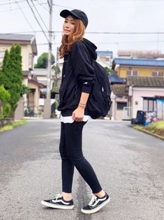 Rainy Day Outfit Korean, Comfortable Casual Outfits, Dark Outfit, Korean Fashion Ideas, Sporty Outfit, 일본 패션, Outfit Korean, Aesthetic Grunge Outfit, Dapper Style