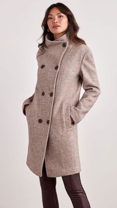 A modern update on an outerwear classic, the Ellen Tracy Wool Pea Coat is a double-breasted overcoat that provides the perfect match of style and warmth. Stroll in the park on a blustery day, or meet your crew for dinner at a chic café. This versatile tweed pea coat will always look the part. Black Pea Coat Outfit, Pea Coat Outfit, Double Breasted Overcoat, Plaid Peacoat, Wool Pea Coat, Soft Gamine, Pea Coats Women, Wool Peacoat, Ellen Tracy