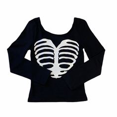 Divided H&M Black Long Sleeve Skeleton Crop Top S New With Tag Condition. No Visible Flaws. * Size S * Measurements Are Approximate. - Pit To Pit 14” - Length 13.5” - Sleeve 16" * Long Sleeve * Scoop Neck/Back * Skeleton Print * Black Color With White Print No Trades. Offers Welcome!! Scene Crop Top, Black Long Sleeve Tops With Skull Print, Black Stretch Halloween Tops, Black Stretch Tops For Halloween, Black Stretch Top For Halloween, Black Stretch Tops With Skull Print, Black Stretch Top With Skull Print, Stretch Skull Print Tops For Fall, Black Skull Print Top For Winter