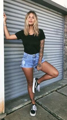 Vans Outfit Summer, Black Vans Outfit, Fashion Definition, Estilo Vans, Fashion Overalls, Fashion Quiz, T Shirt Outfits, Fashion Haul, Jean Short Outfits