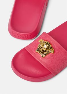 Rubber pool slides embellished with a three-dimensional Medusa plaque surrounded by a Greca accent. Versace Slippers, Pink Versace, Luxury Wishlist, Versace Slides, Versace Women, Birthday Hairstyles, Pink Slides, Versace Logo, Rubber Sandals