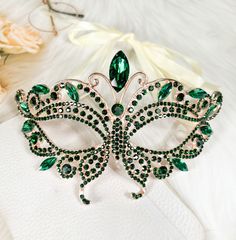 FAST & FREE SHIPPING DURABLE QUALITY: This Crystal Masquerade Mask is made of high-quality alloy and rhinestone diamond. They are manual workmanship, very comfortable to wear. ELEGANT DESIGN: The masquerade mask is encrusted shinny diamond rhinestone and crystal. The intricate and delicate are very glamorous, elegant and luxury. PRINCESS STYLE: You will be the center of attraction at party when you wear the princess style fancy mask. VARIOUS OCCASION: The masks are perfect for Masquerade party, Green Masquerade Mask, Mardi Gras Prom, Masquerade Ball Masks, Costume Masquerade, Prom Fashion, Gold Eye Mask, Carnival Themed Party, Happy Jewelry, Masquerade Party