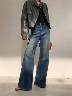 Vintage Denim Washed Wide Leg Jeans Casual Fall Pants, Jeans Trend 2024, Fashion Styles Types Inspiration, Minimalist Street Style Summer, Loose Fit Jeans Outfit, Wide Leg Jeans Fall, Futch Fashion, All Types Of Jeans, Straight Leg Jeans Outfit