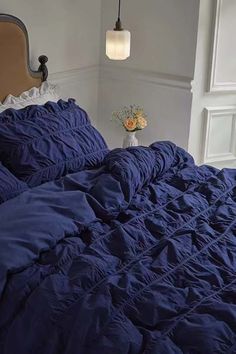 klein blue bedding set for guys boy girl dorm bedroom Dark Blue Bed Sheets, Royal Dark Academia, Bed Sheets Blue, Navy Bedroom Ideas, Cama Twin, Maximalism Room, Grunge Aesthetic Room Decor, Royal Bedding, Grunge Aesthetic Room