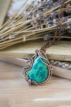 Wire wrapped pendant with chrysocolla - Copper pendant - Wire wrapped jewelry - Pendant - Necklace - Ideas for gift - Gift for women - Green Reality Stone, Wire Wrapped Jewelry Pendant, Necklaces Ideas, Wire Jewellery, Copper Jewelry Handmade, Green Pendant, Green Pendants, Necklace Ideas, Wire Pendant