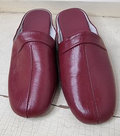 Vintage 80's Burgundy Slippers  HIGH QUALITY Pure Leather Women's Slip On  Made in Portugal  Lovely walk  Size 35 EU Please feel free to contact me if you need further details about any of our items We ship anywhere, please ask for a quote if your Country is outside the European Union. Check out other Vintage items at our ETSY Shop Jewellery 4U2 https://www.etsy.com/shop/Jewellery4U2 Womens Vintage Nylon Slippers, Burgundy Slippers, Leather Slippers, European Union, House Slippers, Denmark, Leather Women, Jewelry Shop, Vintage House