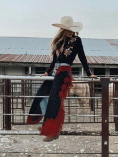 Western Outfits Women Turquoise, Western Saloon Outfits Women, Authentic Cowgirl Outfit, Western Female Outfits, Feminine Cowgirl Outfits, Women’s Rodeo Outfit Ideas, Rodeo Theme Party Outfit, Western Riding Outfit, Western Costume Women