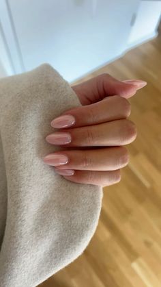 Nail Designs Pink Chrome, Slight Almond Shape Nails, Light Pink Marble Nail Designs, Clean Girl Pink Nails, That Girl Nails Aesthetic, Simplistic Acrylic Nails, Light Pink With Chrome, Ami Charlize Nails, Neutral Cute Nails