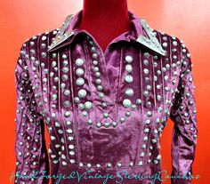 Navajo Clothing, Navajo Dress, Velvet Shirts, Native American Clothing, Ribbon Skirts, American Indian Jewelry, Velvet Shirt, Velvet Blouses, American Clothing