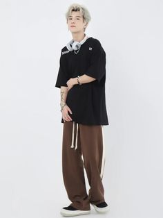 Elevate your wardrobe with our items, the epitome of modern elegance and versatility of Korean Men’s Fashion. Hip Hop Pants With Oversized Straight Leg, Hip Hop Oversized Straight Leg Pants, Oversized Straight Leg Hip Hop Pants, 150 Lbs, Pull Sweat, Korean Men, Y2k Streetwear, Vintage Streetwear, Harajuku Fashion