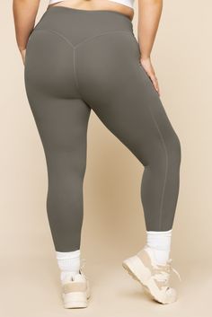 Designed with our most signature waist-sculpting Supersculpt™ waistband, you’d think perfection didn’t exist until you experience this buttery-soft legging. Bonus? They’re available in 5 different inseam lengths + 9 sizes to guarantee your fit is flawless. Long Sleeve Shrug, English Ivy, Short Bra, Zip Coat, Buttery Soft Leggings, Leggings Hoodie, Men's Outfits, Bra Dress, Leggings With Pockets