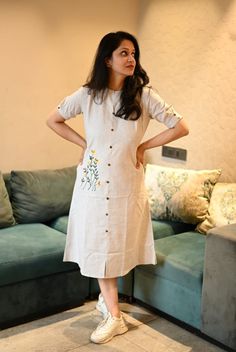 Dresses Cotton Frocks For Women, Cotton Dress Pattern, Simple Frock Design, Stylish Kurtis Design, Casual Frocks, Simple Frocks, Simple Kurta Designs, Beautiful Casual Dresses, Simple Kurti Designs