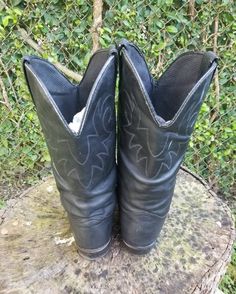 "Vintage Durango Genuine Leather Western Style Boots.* Good pre-owned condition * Classic boot with low heel and pointed toe * Black leather with a slight sheen * Rubber outsole, comfy cushion flex insole * Perfect for concerts and festivals * Measurements: 13\" shaft, 1\" heel (approx) Width: 3.75\" Color: Black" Vintage Black Moto Boots With Snip Toe, Vintage Black Pointed Toe Boots, Ankle Boots Dress, Western Style Boots, Western Boho, Pull On Boots, Classic Boots, Western Cowboy Boots, Womens Ankle Boots