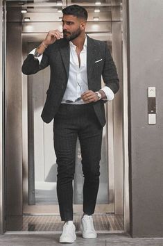 Casual Chique Stijl, Suits And Sneakers, Stylish Mens Suits, Mens Business Casual Outfits, Formal Men Outfit, Mens Fashion Blazer, Mens Casual Outfits Summer, Dress Suits For Men