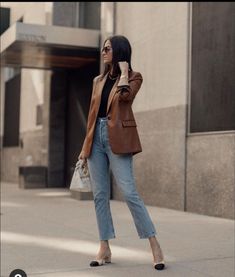 Brown Top Outfit Winter, Brown Top Outfit, Brown Blazer Outfit, Outfit Mujer, Brown Blazer, Top Outfit, Outfit Winter, Brown Top, Blazer With Jeans