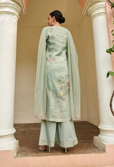 Teal straight kurta with all over floral embroidery paired with a pant with an embroidered hem and dupatta. Embroidery Zardozi, Organza Embroidery, Kurta Pant Set, Embroidered Hem, Personal Shopping Service, Applique Work, Straight Kurta, French Knots, Kurta With Pants