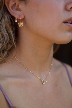 This stylish Toggle Clasp Paperclip Chain Necklace is designed with attention to detail, featuring a intricate toggle clasp connected to a dainty paperclip chain. This necklace is the perfect accessory for any outfit, providing an elegant yet modern touch. Simple yet perfect for every day. High-Quality Solid 14k Gold-Filled 14k gold-filled Hypoallergenic Handmade in California ∙ LENGTH Please choose from the drop-down menu The standard length is 18" Trendy Jewelry With Delicate Paperclip Chain, Trendy Paperclip Jewelry With Delicate Chain, Elegant Toggle Necklace With Paperclip Chain, Everyday Toggle Necklace With Chain, Everyday Chain Link Toggle Necklace, Everyday Toggle Clasp Chain Link Necklace, Delicate Paperclip Chain Jewelry, Chic Link Chain Necklace With Toggle Clasp, Minimalist Safety Pin Necklace For Everyday