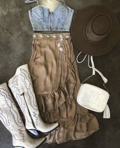 Cowgirl Winery Outfit, Southwestern Boho Outfits, Graduation Outfit Ideas Western, Rodeo Inspired Outfits, Hot Western Outfits, Western Barbie Outfit, Dixie Chicks Concert Outfit, Dressy Country Outfits Women, Cowgirl Style Outfits Summer