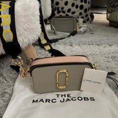 Marc Jacobs The Snap Shot Crossbody Purse Gold Hardware And Includes Dust Bag Perfect Condition Bags Marc Jacobs, Marc Jacobs Bag, Crossbody Purse, Purses Crossbody, Gold Hardware, Marc Jacobs, Crossbody Bags, Dust Bag, Bag Lady