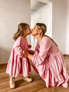 Mommy and me dress, mother daughter dresses, matching outfit, mommy and me matching outfit, christmas dress, christmas clothes, mothers gift Hi lovely Mothers!  Mother daughter dress! 🖤    ITEM DESCRIPTION * FIT TYPE: True to Size. *Little be oversize, which provide sens of comfort.  * FABRIC ☘️: organic vibes: natural material 95% of cotton, 5% of elastane. Material has stretch.  * PRINT : Solid dress. Color: Light pink. * V-nec, Girl: Bottom    * LENGTH: mini : You can wear the dress in summer and winter as well with the high heels will look preety.   * If you would like a little bit longer, shorter , please let me know. Any changes are possible:) SIZING * Girl on the picture has size 98/104, Mother: S.  * Mothers: S (36) size: 6/8, M (38) size: 10, L (40) size: 12, XL (42) size: 14 * K Holiday Photos Outfits, Mommy And Me Dress, Mother Daughter Dresses, Mom And Baby Dresses, Daughter Dress, Pink Cotton Dress, Mother Daughter Dresses Matching, Mommy Outfits, Mother Daughter Dress