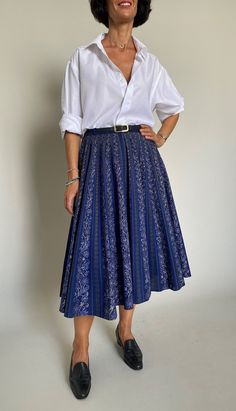 "Vintage navy blue summer skirt for women size L. With a beautiful floral model in purple and green, this cotton skirt is very chic. Fits M-L . Exact measurements of the skirt lying flat: length: 77 cm ( 30.31\") waist :   39 cm ( 15.34\" )                                              The model is 170 cm (5'6),size M and  measurements are: bust 88 cm ( 34.64\"), waist 75 cm ( 29.52\"), hips: 105 cm ( 41.33\").  I am Anne and I sell dresses and skirts mainly. Please have a look in my shop to find more elegant and chic vintage styles, such as these summer skirts: https://etsy.me/3mBP3W3, Don't hesitate to contact me if you need more details!" Hobbit Wedding, Long Pink Skirt, Chic Fits, Sell Dresses, Skirt For Women, Embroidered Skirt, Pink Skirt, Summer Skirts, Cotton Skirt