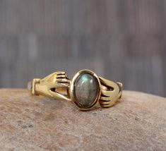 Labradorite Brass ring for Women,Clasped ring,labradorite Jewelry,blue gemstone Ring,Engagement ring,Unique Fashion,Stylish Design,Cute Ring Special Note:- *Gold Plated: - Yellow color takes off in 1 to 90 days. *Gold Filled: - Yellow color fades off after 60 days. Materials-Brass, Stone, Silver Gemstone: Labradorite Sizes: All size available Handmade Unique and fashionable wholesale jewelry Supplies in affordable prices. * If You Need Faster Shipping, Please Contact us. * We love to accept custom order. * We Offer 100% Money Back Guarantee If You Not Satisfied With Your purchase. * If you are not satisfied with our purchased product, Please contact us before leaving a negative or natural feedback. We do always Best for our Customers.. If you're interested in a Larger quantity, please cont Cute Engagement Ring, Blue Gemstone Ring, White Stone Ring, Blue Gemstone Rings, Cute Engagement Rings, Zierlicher Ring, Artisan Rings, Labradorite Jewelry, Gold Filled Ring