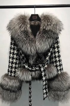 Classic Clothing Pieces For Women, Winter Tweed Outerwear With Houndstooth Pattern, Elegant Winter Houndstooth Outerwear, Luxury Houndstooth Outerwear For Winter, Luxury Houndstooth Outerwear For Fall, Luxury Houndstooth Winter Outerwear, Luxury Plaid Tweed Jacket For Winter, Fall Barbie, Labial Dior