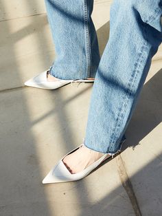 Editor's Notes blanc sur blanc's shoes could be matched for various trendy casual stylings.- Modern triangle slingback flat- Slim pointed front toe point- Glossy and natural cracked leather texture- Set on a stacked heel for comfortable wear- Daily point itemMeasurements(in.)- Size : KR 225MM(US 5.5)~KR 255MM(US 8.5)- Heel : 0.4in.* Fits true to size* If you have wide ball foot, we recommend widening shoes.Composition & Care- Upper : Cowleather/ Lining : Pigskin /Insole : Cowskin /Outso White Flat Pointed Toe Flats For Spring, White Pointed Toe Flats For Spring, White Flat Slingback Pumps, Casual White Slingback Pumps With Pointed Toe, White Flats With Heel Strap And Low Heel, White Pointed Toe Flats For Summer, Casual White Flat Heel Slingback Pumps, Summer Flat Heel Slingback Pumps, White Leather Flat Slingback Pumps