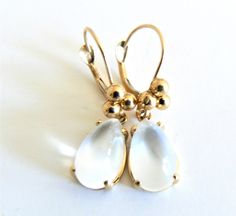 "This exquisite vintage earring is make of moonstone  The moonstone is 12x7mm, 6mm deep, 14K yellow gold, marked 14K The earring is 1 2/16\" long Total weights 3.21 grams Condition is very good" Vintage Earring, 21 Grams, Moonstone Earrings, Earring Findings, Vintage Watches, Vintage Earrings, Antique Jewelry, Moonstone, Vintage Antiques