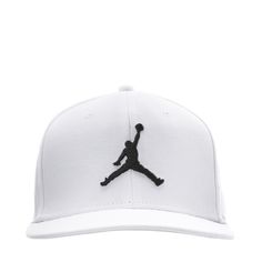 Jumpman matches with a Jumpman, so the Jordan Pro Cap Jumpman Snapback will look perfect with the rest of your gear. Because it has minimal color differentiation, it'll match perfectly with a number of outfits, even non-Jordan ones. The strapback closure allows you to find the right size easily. Features large, embroidered Jumpman logo centered on the front. Snapback (adjustable). Slightly curved bill. Utilizes Dri-FIT® technology for sweat control. White Casual Sports Fitted Hat, White Casual Fitted Hat For Sports, Sporty White Fitted Hat With Flat Bill, White Sporty Fitted Hat With Flat Brim, Classic White Fitted Sports Hat, White Fitted Hat For Baseball Season, Functional White Snapback Baseball Cap, White Sports Cap, Sporty White Adjustable Baseball Cap