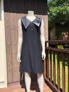 Vintage union made 60s black dress with a bold collar. In great condition. The collar is made from lightly sheer layers of white and black material.  Fits size s 35" bust 34" waist 40" hips 36" length Vintage Black Collared Dress, Black Collared Vintage Dress, Black Summer Dress With Peter Pan Collar, Black Vintage Summer Dress For Formal Occasions, Black Vintage Dress For Summer Formal, Black Vintage Dress For Formal Summer Events, Style Année 60, Black Mini Dress, Union Made