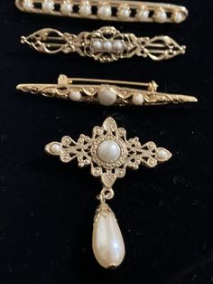 Elegant Baroque Brooches For Formal Occasions, Elegant Gold Baroque Brooch, Elegant Gold Baroque Brooches, Elegant Baroque Wedding Brooches, Luxury Brooches With Intricate Design For Formal Occasions, Luxury Formal Brooches With Intricate Design, Antique White Formal Brooch, Antique White Brooch For Formal Occasions, Elegant Gold Filigree Brooches