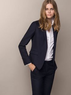 Woman In Suit, Business Professional Outfits, Look Office, Feminine Fashion, Woman Suit Fashion, Androgynous Fashion, Business Dresses