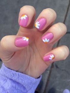 Uñas simples de margaritas Nails Yellow, Floral Nail Art, Flower Nail Art, Cute Nail Designs, Floral Nails, Easy Nail Art