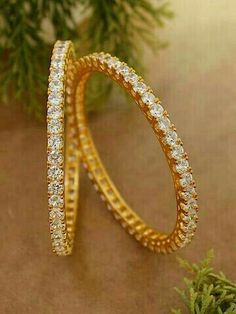 Bangles Jewelry Designs Diamond, White Stone Bangles Gold, Stone Bangles Gold, White Stone Bangles, Diamond Bracelets Wedding, Stone Bangles, Fancy Jewelry Necklace, Bracelets Collection, Gold Jewelry Simple Necklace