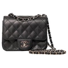 Borsa firmata Chanel, modello Timeless, misura mini, realizzata in pelle caviar nella colorazione nera con hardware argentati. Dotata di una patta frontale con chiusura a girello con classico logo "CC”. Internamente rivestita in pelle liscia nera con diverse tasche, capiente per l’essenziale. Munita di una tracolla in pelle e catena intrecciata, per una portata a spalla o a tracolla. Anno di produzione 2008/2009, completa di dustbag. L’articolo si presenta in ottime condizioni. Bag designed by C Chanel Crossbody Bag, Chanel Mini Square, Dior New Look, Vintage Chanel Bag, Chanel Crossbody, Chanel Suit, Chanel Brand, Chanel Mini, Woven Chain