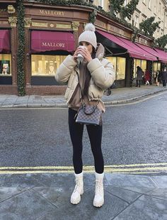 Snowy Nye Outfit, Fashionable Winter Outfits, Canada Outfits Winter, Winter Outfits Uk, Winter Trip Outfits, Snowy Outfits, Argentina Outfit, Fall Date Outfit, Alaska Outfits