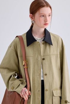 素材 コットン:100% 着用サイズ 173cm BWH : 78/59/88 Mサイズ Oversized Khaki Outerwear With Pockets, Khaki Single Breasted Relaxed Fit Outerwear, Trendy Cotton Long Sleeve Shacket, Trendy Cotton Shacket, Chic Oversized Cotton Outerwear, Everyday Long Sleeve Outerwear With Corduroy Collar, Oversized Classic Khaki Outerwear, Oversized Everyday Winter Utility Jacket, Trendy Cotton Shacket With Long Sleeves