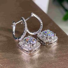 Product Specifications: Color: Transparent,Red, Blue, Green,GoldSize:Diamond Size 10mmOverall Length 27mm / 1inStock Number: 7841Metal: Zircon and S925 Silver PinsFor: FemaleWeight: 3g Products Include: 1 x Hugetomato Earrings1 x Box from HugeTomato White Sapphire Earrings, Bridal Wedding Earrings, Bridal Earrings Drop, Diamond Dangle Earrings, Trendy Earrings, Sapphire Earrings, Crystal Drop Earrings, Bling Bling, Crystal Rhinestone