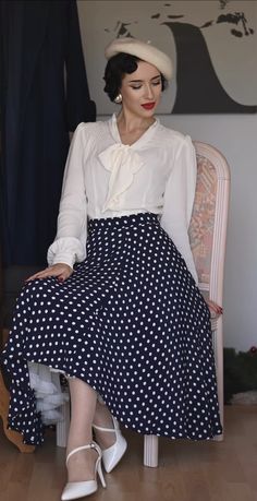 Retro Outfits 50s, Retro Polka Dots Outfit, 50s Fashion Polka Dots, Fitted Polka Dot Dress In 1950s Style, Polkadot Outfit, Retro Aesthetic Outfit, Retro Outfits 80s Style, Retro Full Skirt In Plaid, 50s Style Outfits