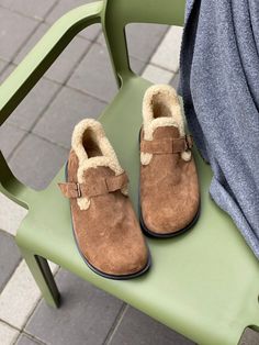 Upper: suede Linen: sheepskin  100% genuine materials Comfy, soft and really warm clogs/slippers 🤍 Seasons: autumn/spring/winter  Clogs run big, so we recommend to go size down, feet measurements are recommended 🙌 Fall Shoes Boots, Flat Winter Shoes, Outdoor Winter Slippers With Round Toe, Winter Cozy Clogs With Cushioned Footbed, Cozy Winter Clogs With Rubber Sole, Cozy Winter Clogs With Cushioned Footbed, Comfortable Winter Clogs With Round Toe, Winter Clogs With Cushioned Footbed And Round Toe, Winter Comfortable Closed Toe Clogs