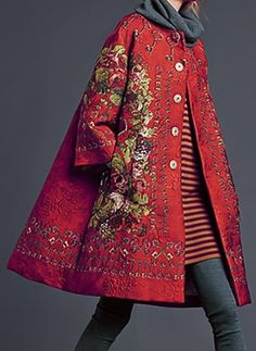 Follow @micioni2ibischi and get more of the good stuff by joining Tumblr today. Dive in! Red Coat, Moda Vintage, Looks Style, Mode Inspiration, Look Fashion, Women Collection, Beautiful Outfits, Coats For Women, Winter Fashion