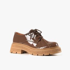 Patent Brown Lace up Lug Sole shoe Chunky Oxfords, Women's Oxford Shoes, Oversized Cream Sweater, Taupe Shoes, Brown Sweater Dress, Patent Leather Oxfords, Black Footwear, Jeans Wide, Stitching Details