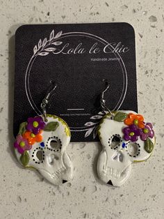 Sugar skull earrings, Halloween earring, Día de los Muertos jewelry, Skull Made out of acrilic. Very light. White Skull Print Jewelry For Gift, White Skull Jewelry For Halloween, Hand Painted White Novelty Jewelry, White Skull Print Jewelry Gift, White Hand Painted Novelty Jewelry, Halloween Skull Jewelry In White, White Skull Shaped Jewelry Gift, Halloween White Skull Jewelry, White Skull Print Jewelry