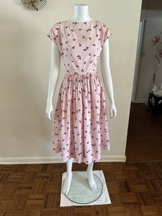 For your consideration Vintage novelty print cotton day dress. Working metal Talon side zipper. Micro pleated skirt waist. No tags, lining or pockets. Fits like a modern S Shown on size Small mannequin. Pre owned, shows general wear. Overall nice dress but does have obvious yellowing in areas - needs to be soaked or overdyed. It also has a seam gap at the right underarm. Sold AS IS. Presents well despite flaws. Great print. Normal surface wear. Slightly starched. Has not been recently cleaned bu Pink 1950s Style Vintage Summer Dress, Sweet Pink Strawberry Print Dress, Pink Sleeveless 1950s Dress, Pink 1950s Vintage Summer Dress, 1950s Pink Sleeveless Dress, Novelty Print, Beach Dress, Pleated Skirt, Sundress