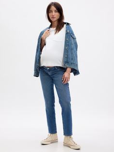 Stretch denim maternity jeans.  Inset panel at side.  Classic 5-pocket styling.  Assorted washes.  Better denim.  Better planet.  This pair of denim is part of our water-saving Washwell program.  Compared to conventional wash methods, Washwell has saved millions of liters of water since 2016.  Please note: Maternity styles cannot be returned in store.  Please enjoy free returns by mail.  Choose your maternity Maternity Jeans Outfit, Pregnant Outfits, Summer Maternity Fashion, Maternity Styles, Gap Maternity, Maternity Outfits, Girlfriend Jeans, Water Saving, Pregnant Mom