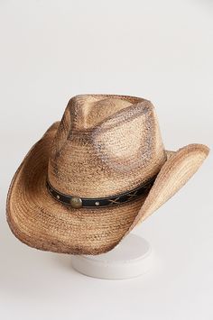 Whether you're out on the range or back home at the condo, the Signal Raffia pays homage to that western state of mind. Crafted from organic Madagascar raffia, the Signal is hand braided and sewn into a 3.5" shapeable brim hat that bends to your will and keeps you feeling as cool as you look. And finished with a brass concho band. With UPF 50+, the Signal is just what the season ordered. Diy Hat Rack, Cowboy Hat Rack, Hat Rack, Cowgirl Hats, Cool Hats, Stitching Leather, Hat Band