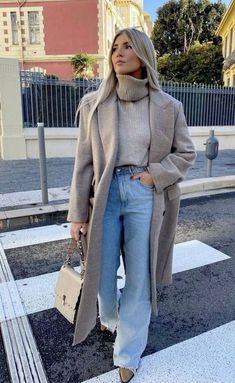 Fall White Trousers Outfit, February Fashion 2024, March New York Outfits, What To Wear In Nyc In March, Nyc Broadway Outfit, Mom Fall Outfits 2023, Really Cold Weather Outfits, Light Wash Jeans Outfit Fall, Nyc Winter Outfits